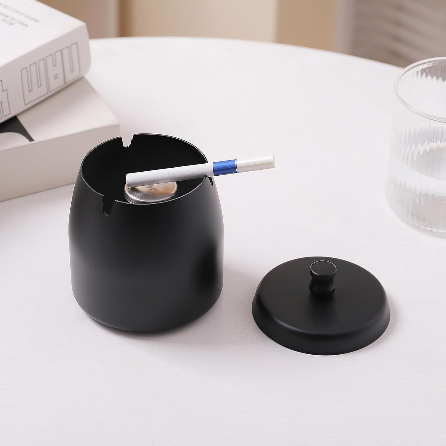 Matte Black Ashtray with Lid – Windproof & Sealed Design – Large Capacity Tabletop Ash Holder