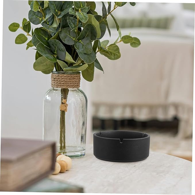 Thickened Black Round Windproof Ashtray – 12.5cm Large Capacity, Heat-Resistant & Durable – For Indoor & Outdoor Use